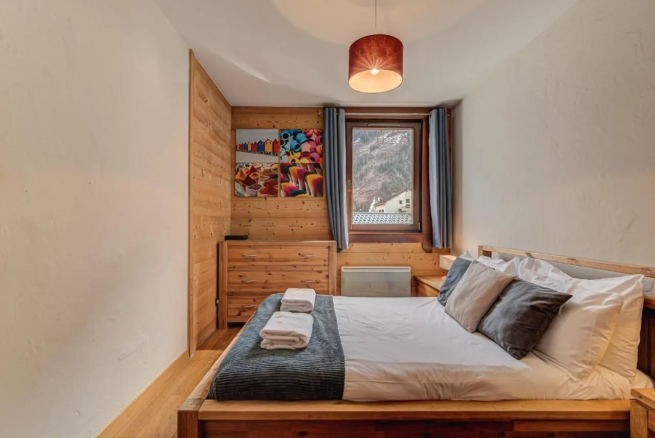 Apartment Le Paradis 2 - Alpes Travel - Central Chamonix