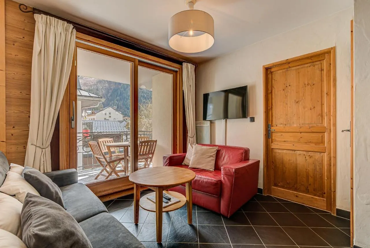 Apartment Le Paradis 2 - Alpes Travel - Central Chamonix