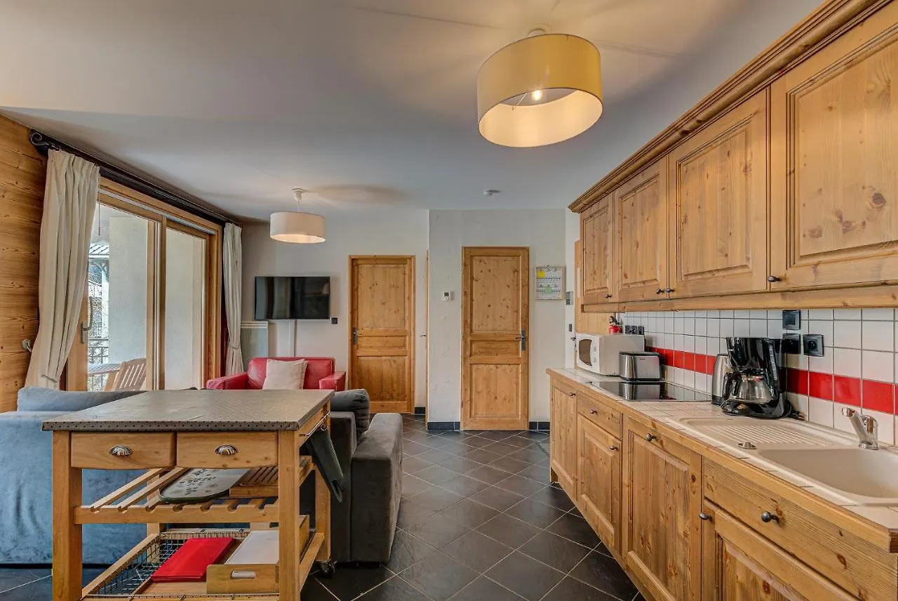 Apartment Le Paradis 2 - Alpes Travel - Central Chamonix