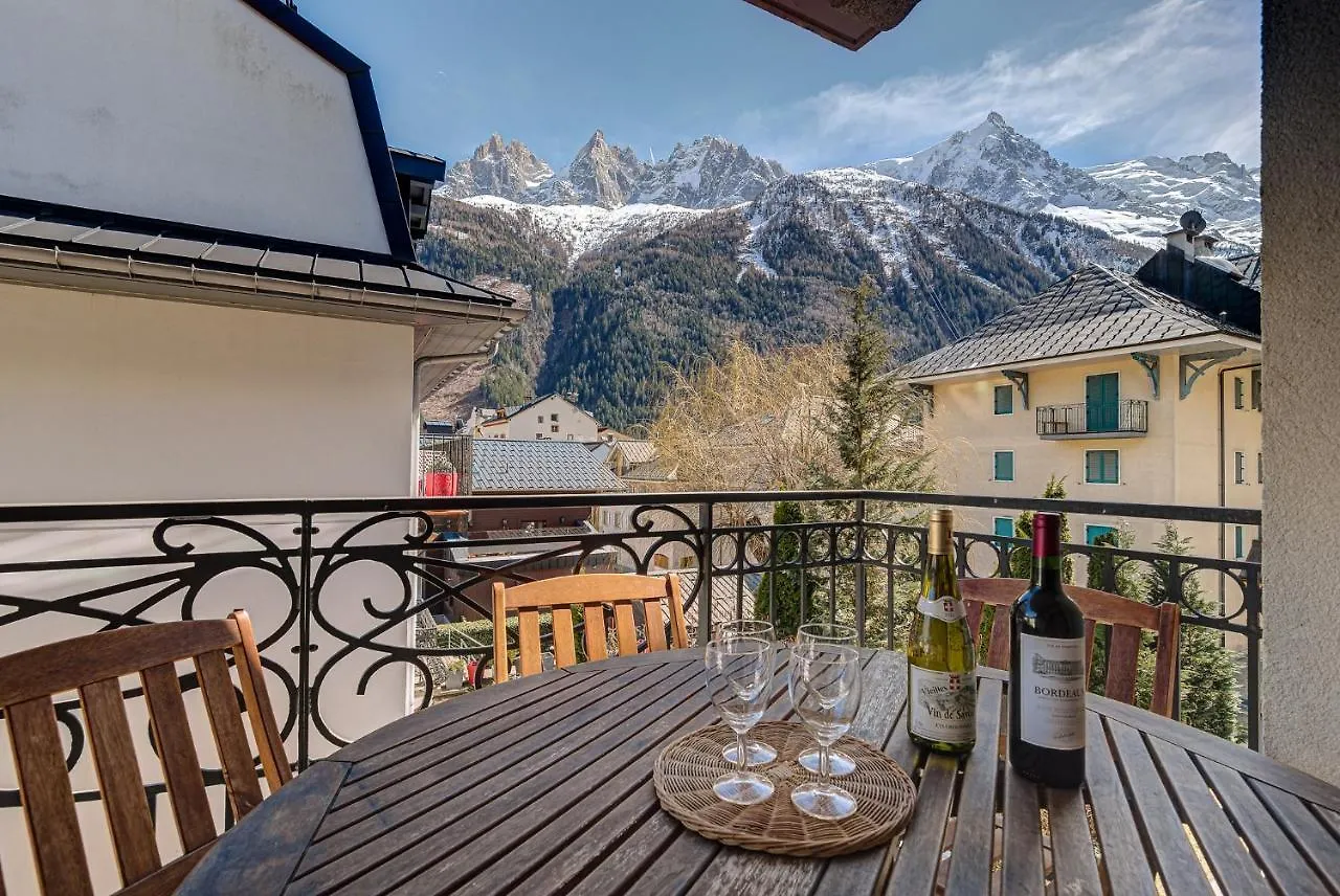 Apartment Le Paradis 2 - Alpes Travel - Central Chamonix