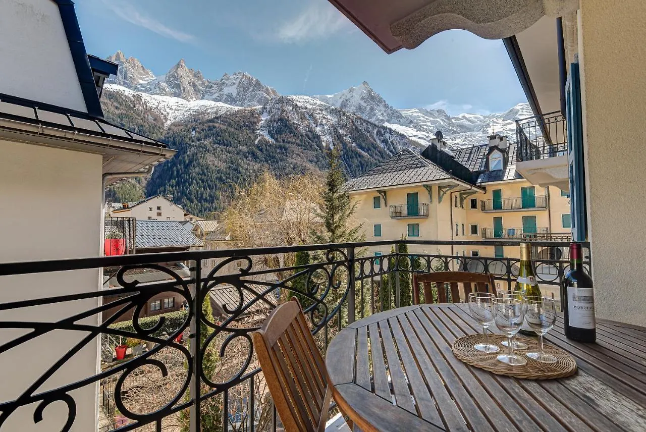 Apartment Le Paradis 2 - Alpes Travel - Central Chamonix