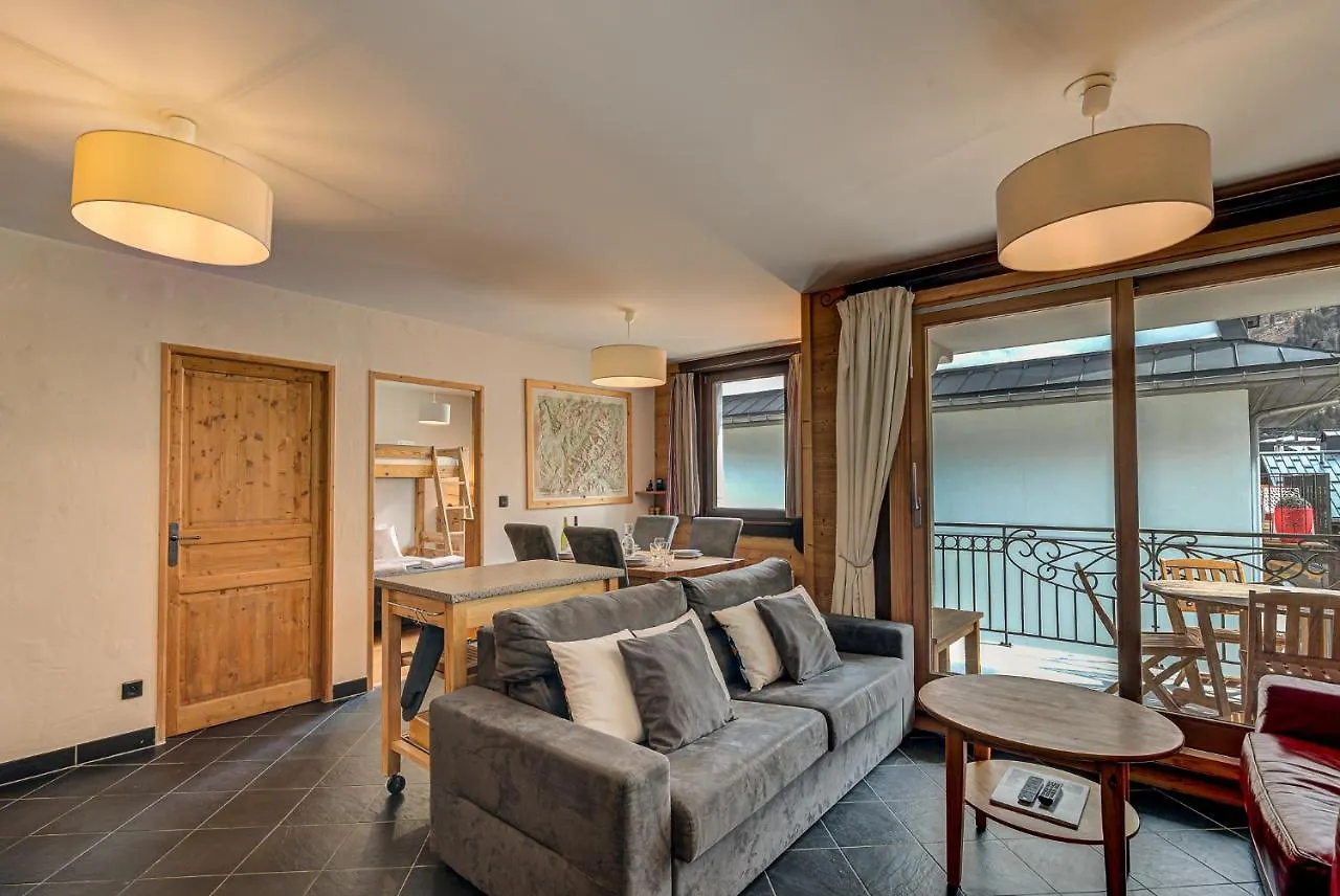 Apartment Le Paradis 2 - Alpes Travel - Central Chamonix