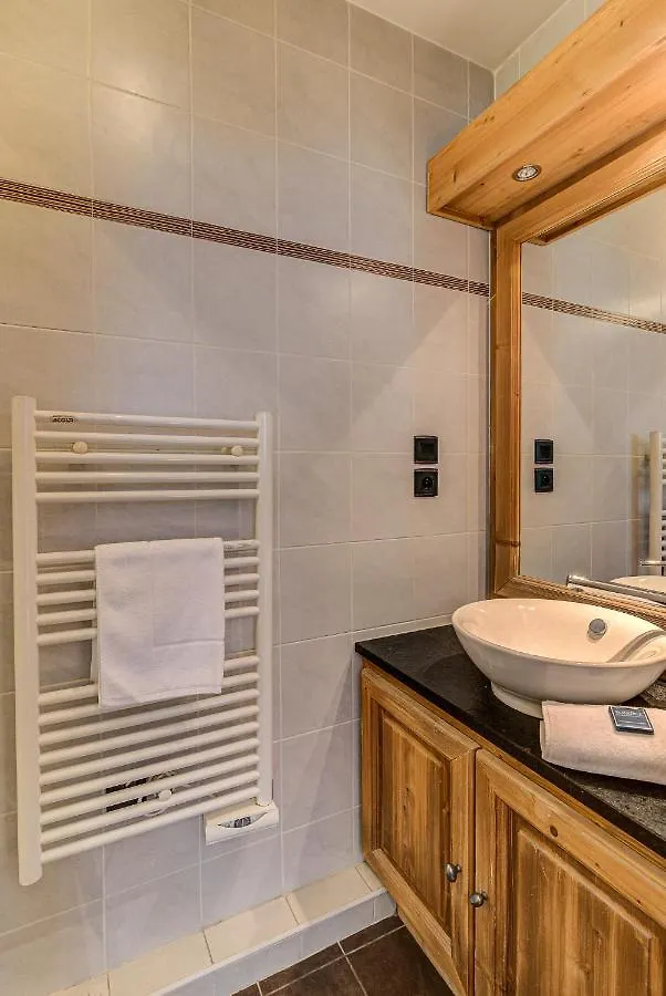Apartment Le Paradis 2 - Alpes Travel - Central Chamonix