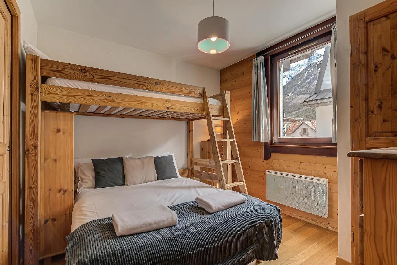 Apartment Le Paradis 2 - Alpes Travel - Central Chamonix