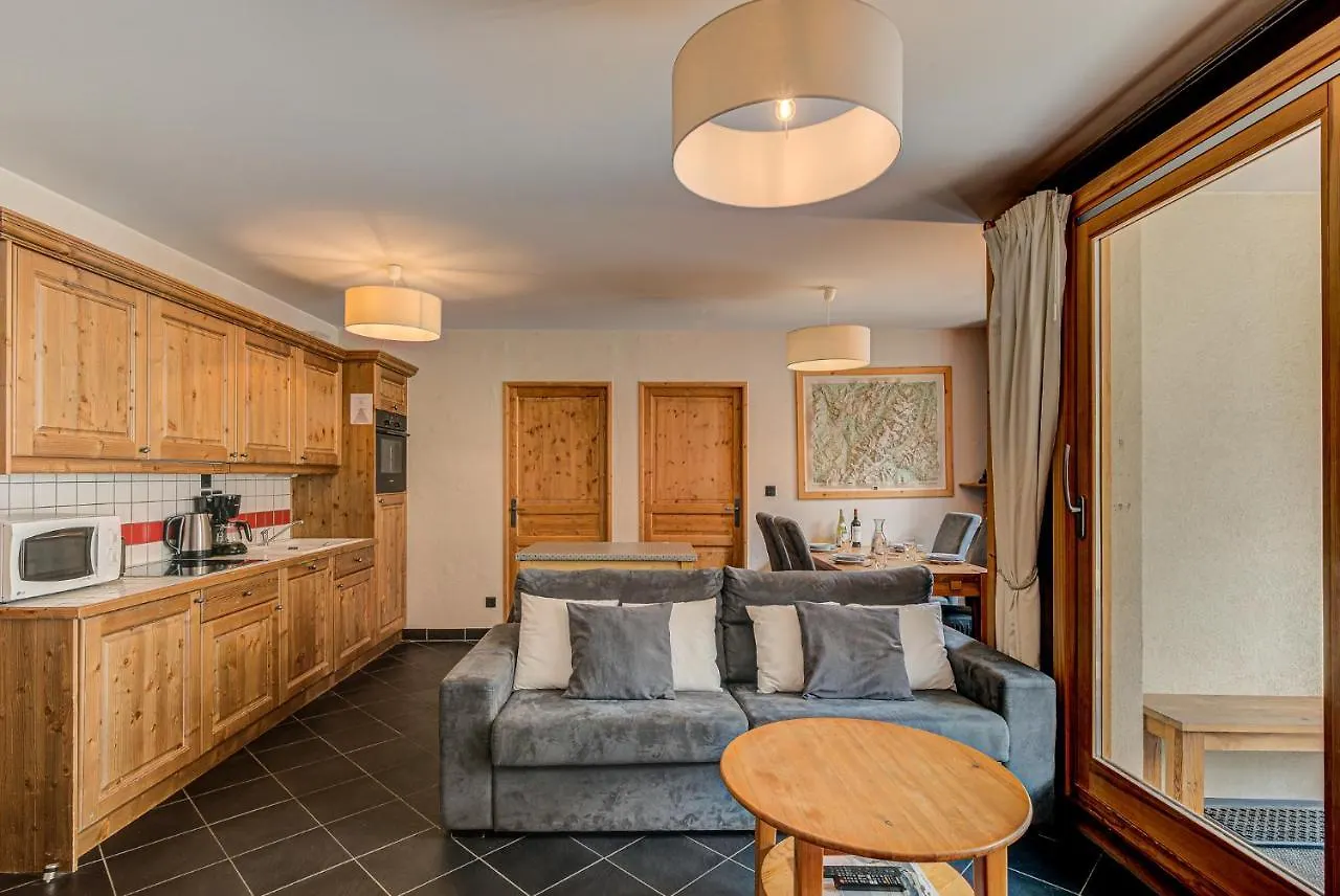 Apartment Le Paradis 2 - Alpes Travel - Central Chamonix
