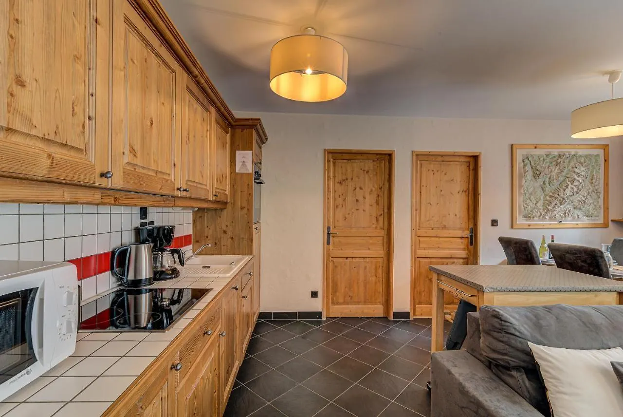 Apartment Le Paradis 2 - Alpes Travel - Central Chamonix